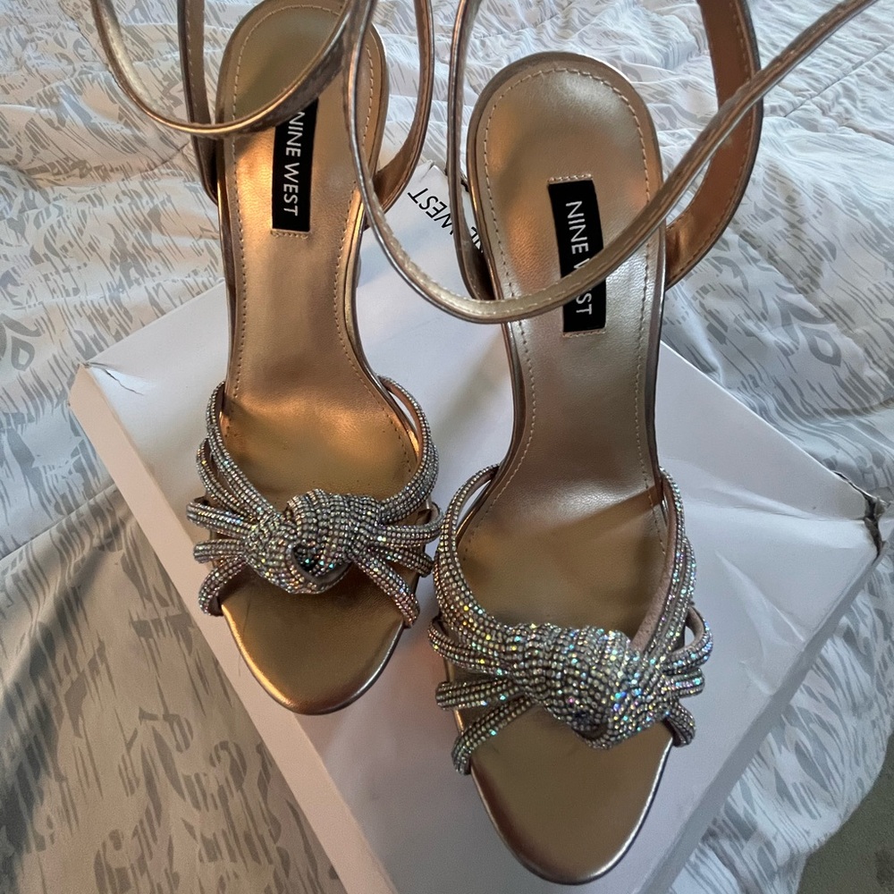 Nine West gold bedazzled platform heels 7M